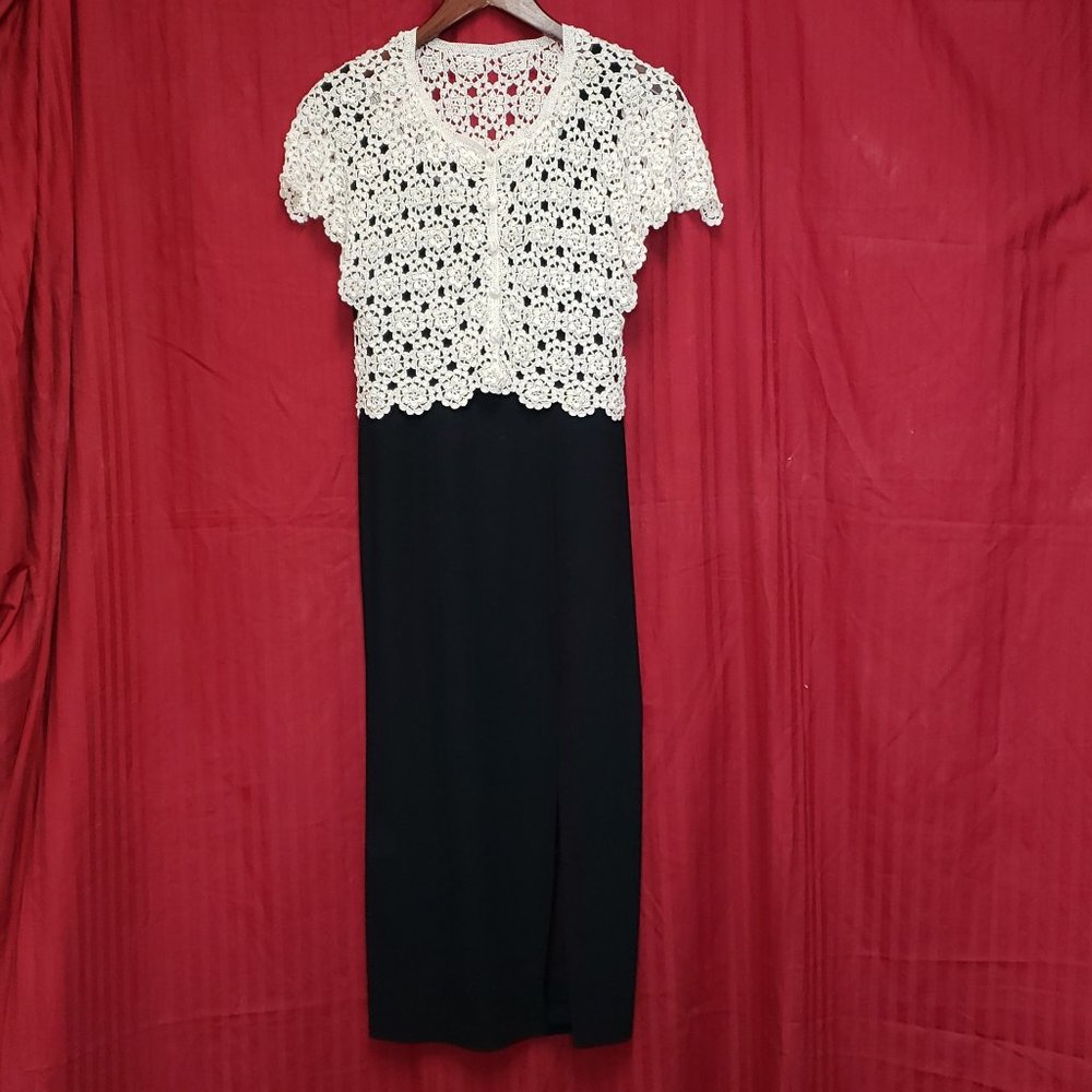 🍁Petite S. White Crocheted Flower Pattern Short Sleeve Bolero Jacket (Shrug?)
